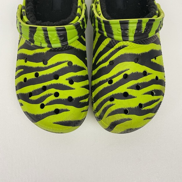Crocs Zebra Print Fuzz Lined Clogs Mens 6 Womens 8 Neon Green Black Shoes - Picture 13 of 13